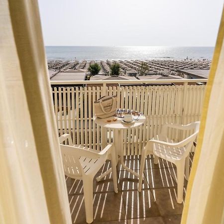 Hotel Byron Milano Marittima Exteriér fotografie