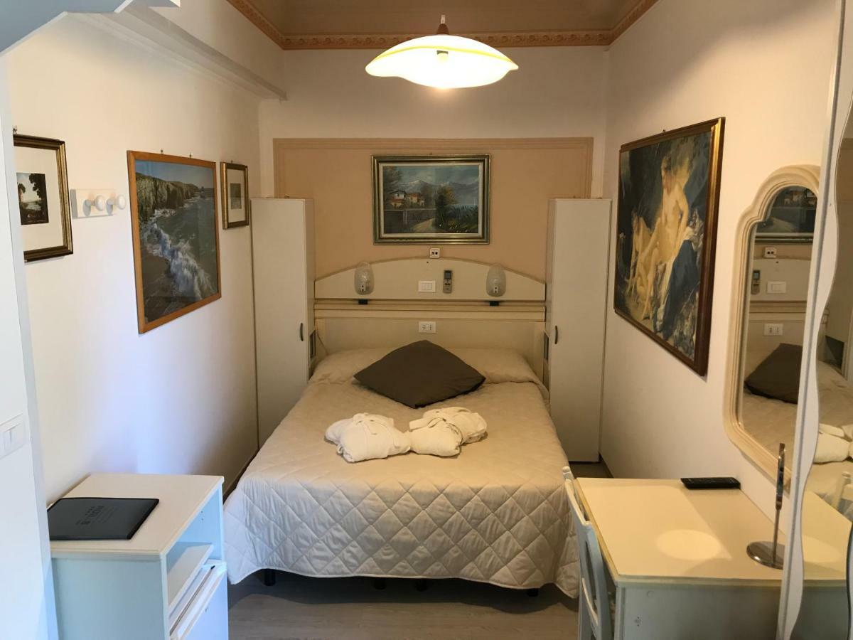 Hotel Byron Milano Marittima Exteriér fotografie
