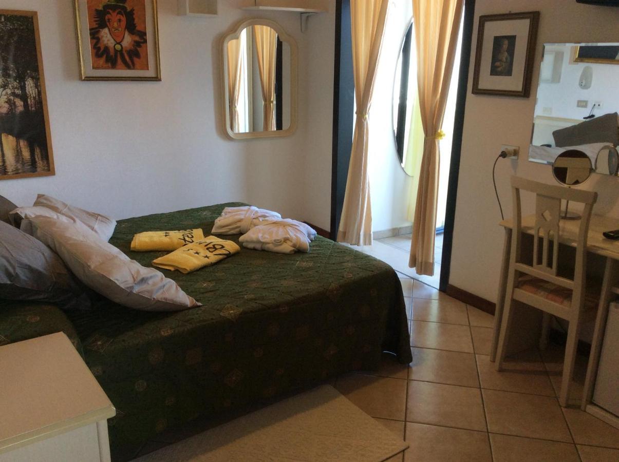 Hotel Byron Milano Marittima Exteriér fotografie